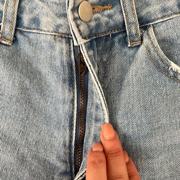 SHEIN High Waisted Denim Shorts with Frayed Hem Distressed Light Rinse Size XS - Picture 3 of 7